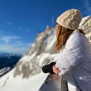 Meet your Posher, Ella